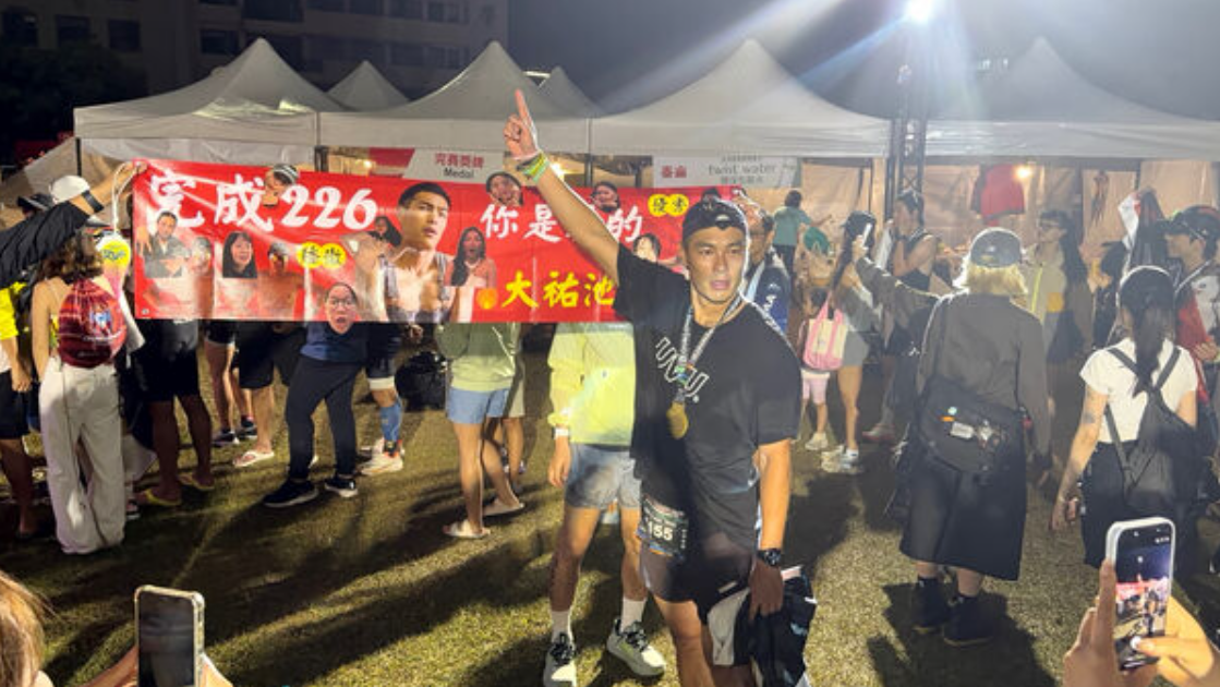 楊祐寧完賽鐵人三項226K。（圖／玩下娛樂提供）